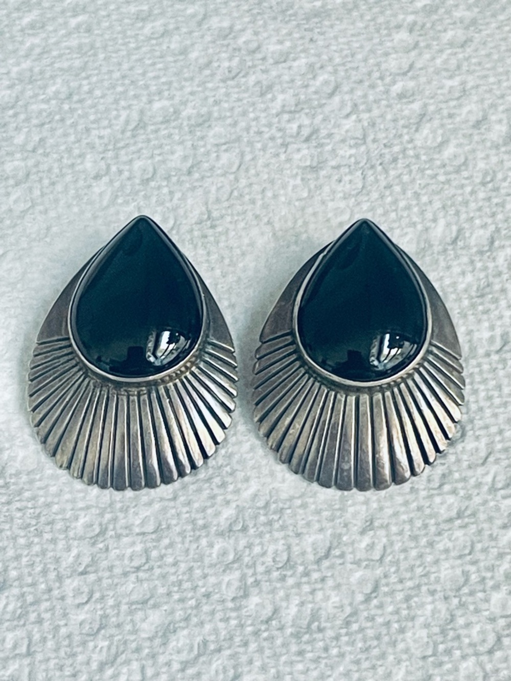 VTG southwest Black Onyx Stone Sterling Silver stud Earrings 19 G
